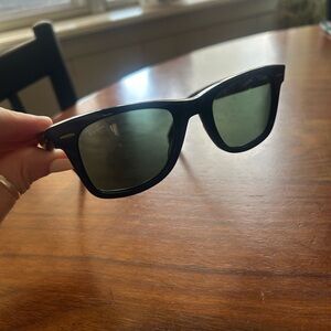 Ray-Ban Wayfarer BUTTONS Sunglasses with Green Lenses